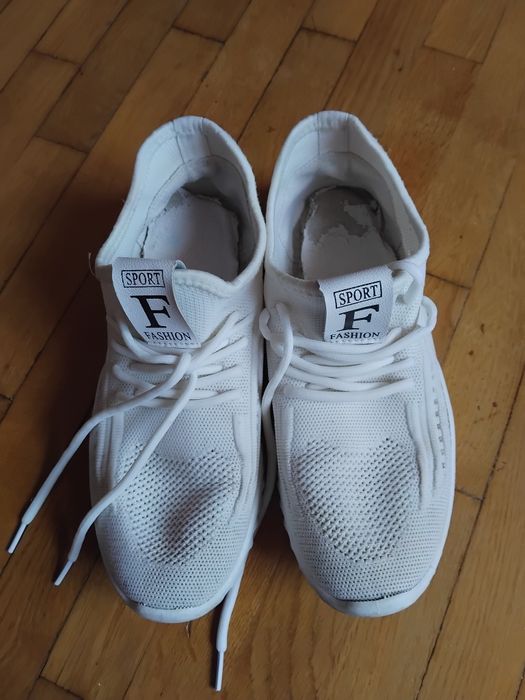 Красовки білі 39 р.