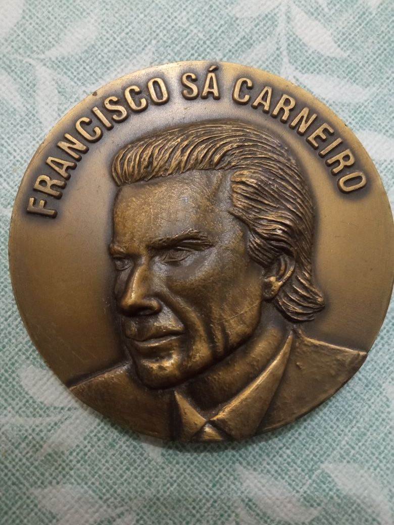 Rara Medalha de Sá Carneiro.