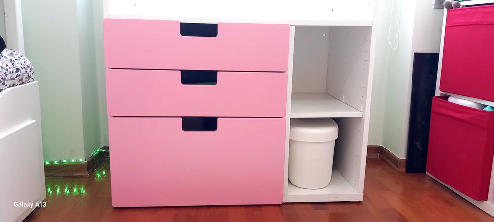 Muda fraldas, secretária