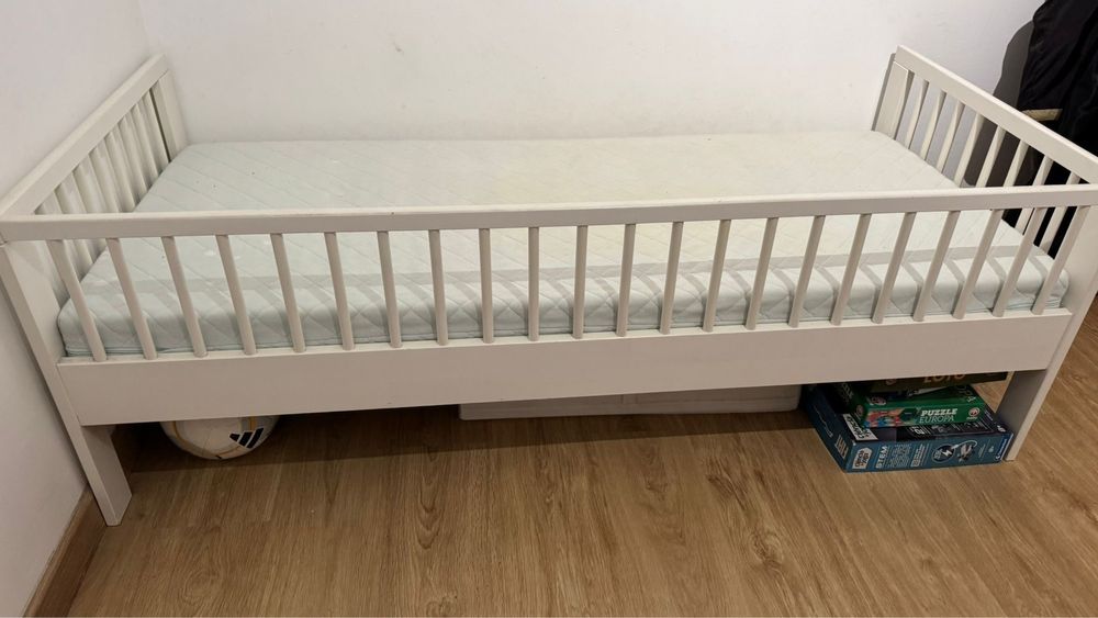 Cama de criança com colchao ikea