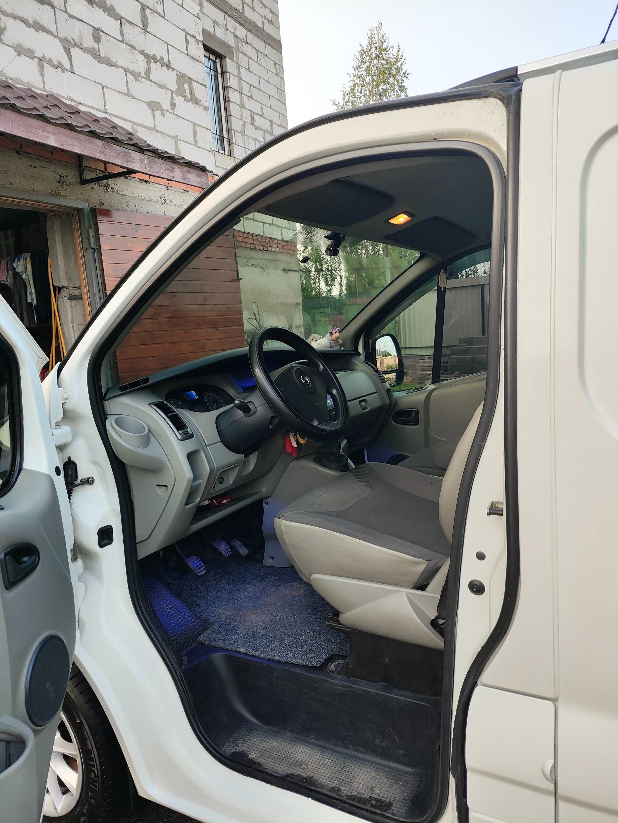 Opel Vivaro 2.0 CDTi груз., коротка база