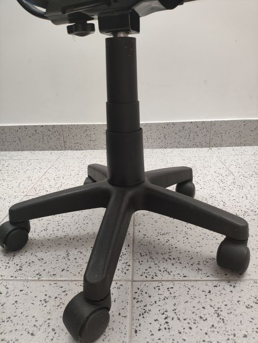 Cadeira para criança com ajuste de altura