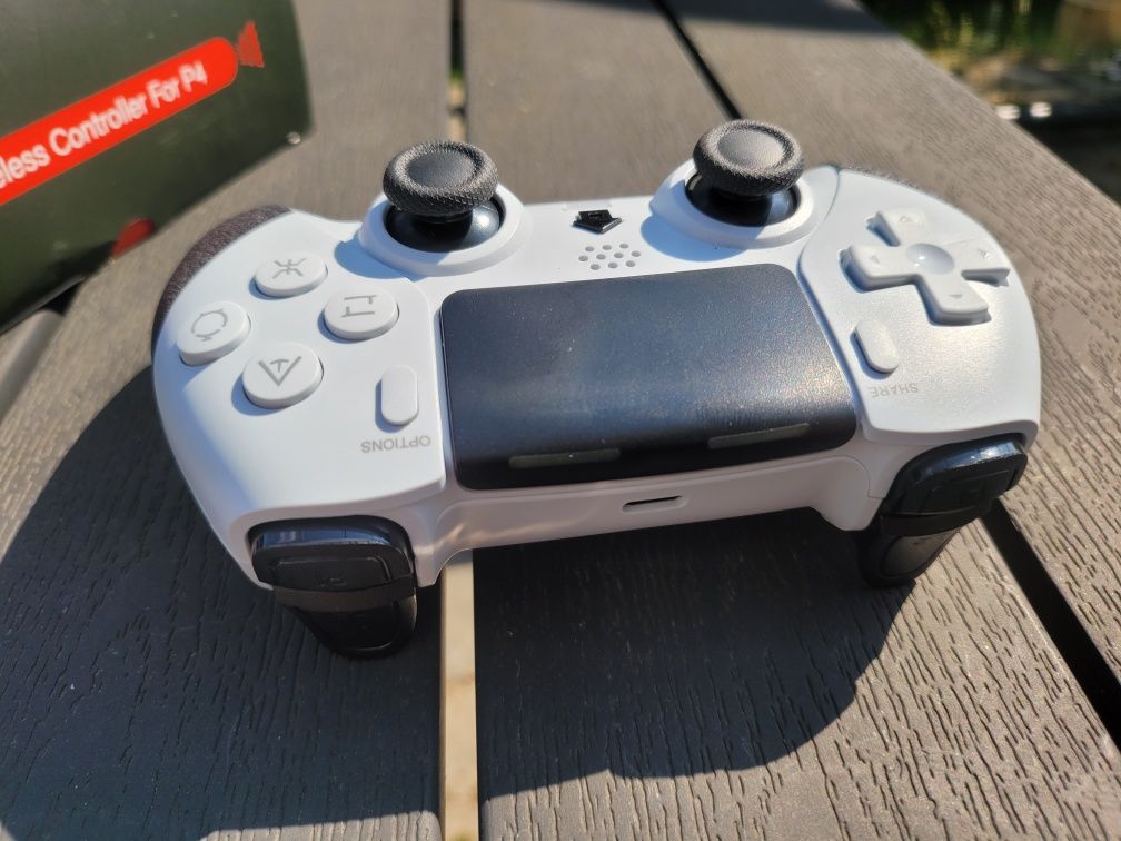 Nowy, zaawansowany, bezprzewodowy pad/controler do PS4