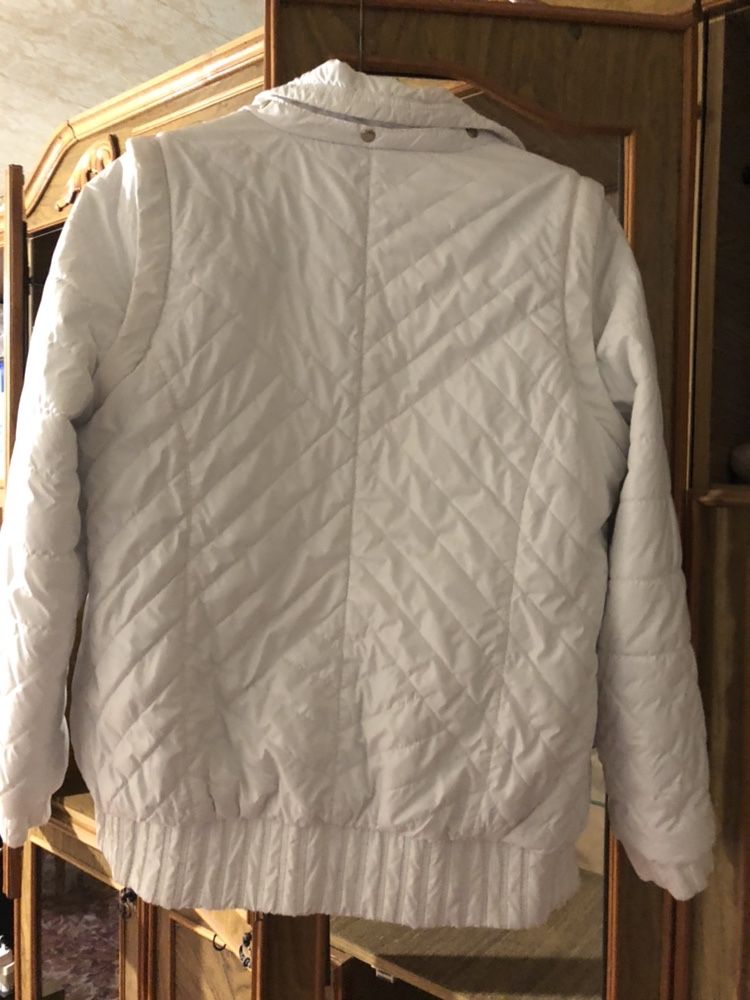 Курточка с капюшоном ( размер 56 - 58)