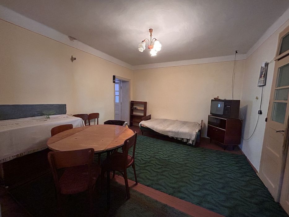 5-кімнатний будинок з площею 0,25 га с. Мочола 6 км від Берегова