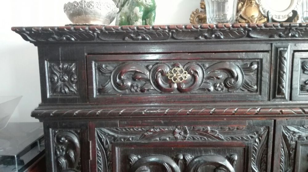 Armário antigo em bom estado