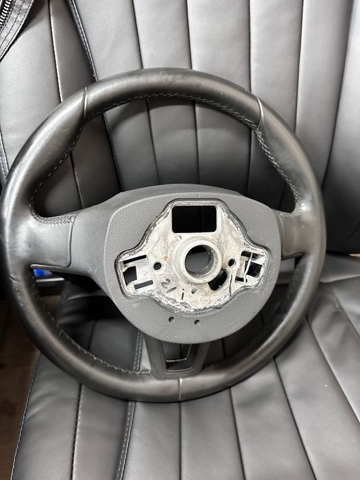 Кермо Skoda Octavia A7 3V0419091AR з кнопками, шкіряне, відмінний стан