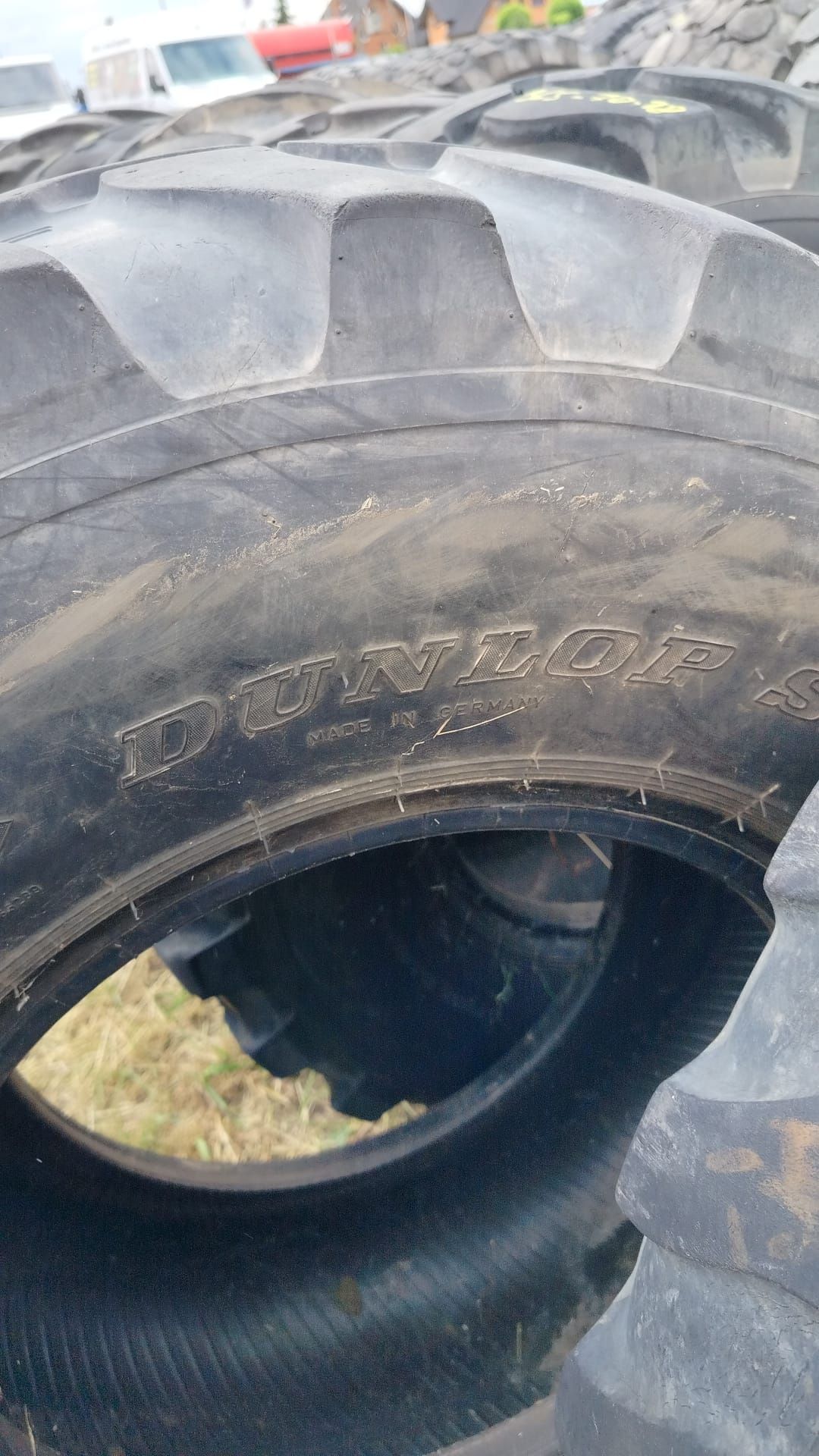 Opona 365/70 R18