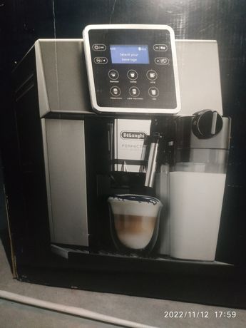 Автоматична кавоварка з системою спінювання молока