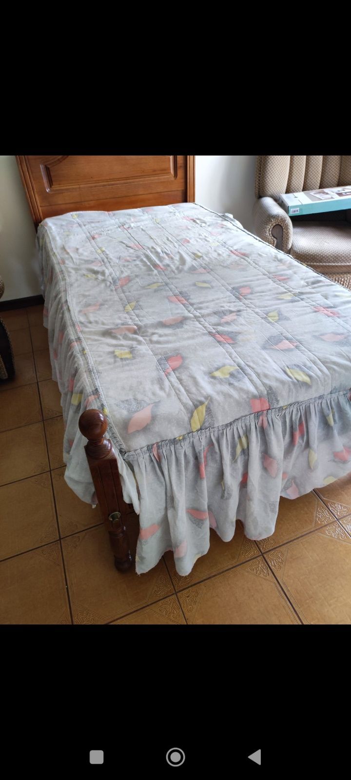Cama solteiro antiga
