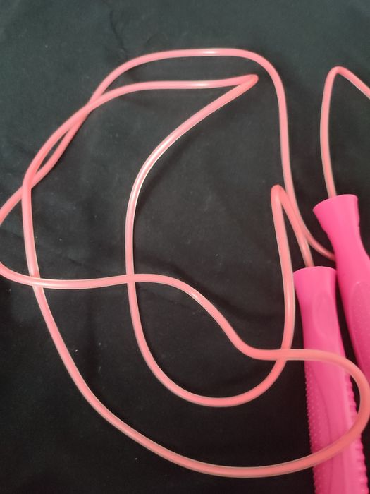 Różowa skakanka dla dziewczynki