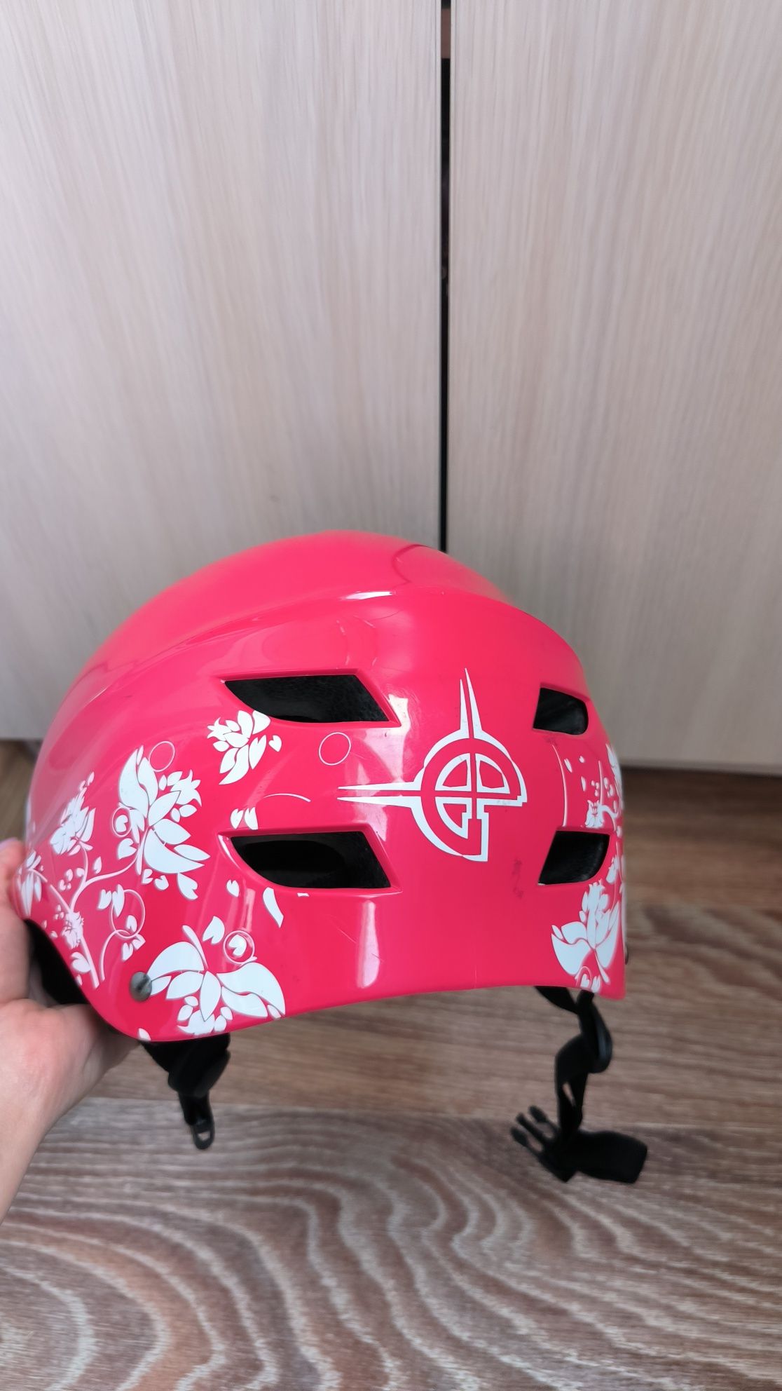 Шлем защитный и защита на ролики самокат