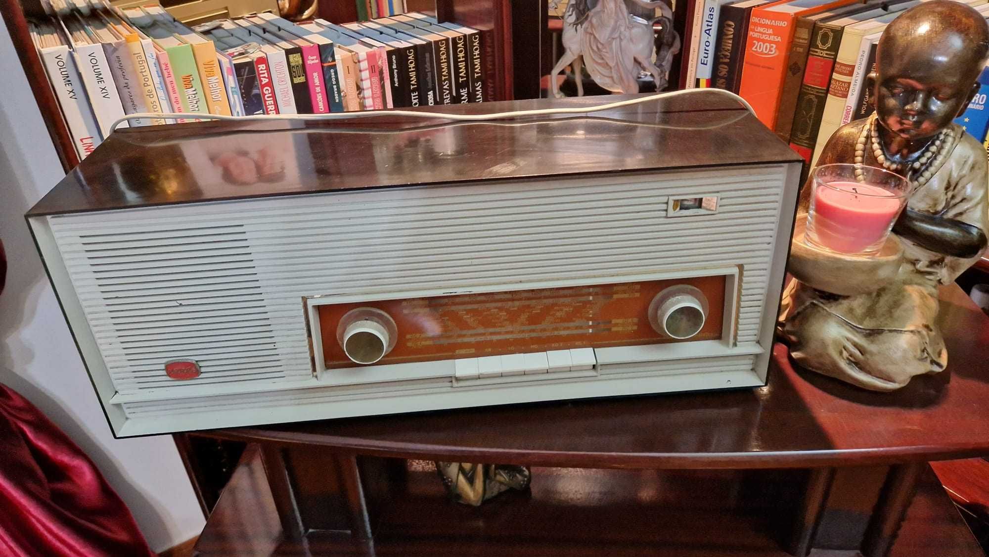 Rádio dos ANOS 60.
