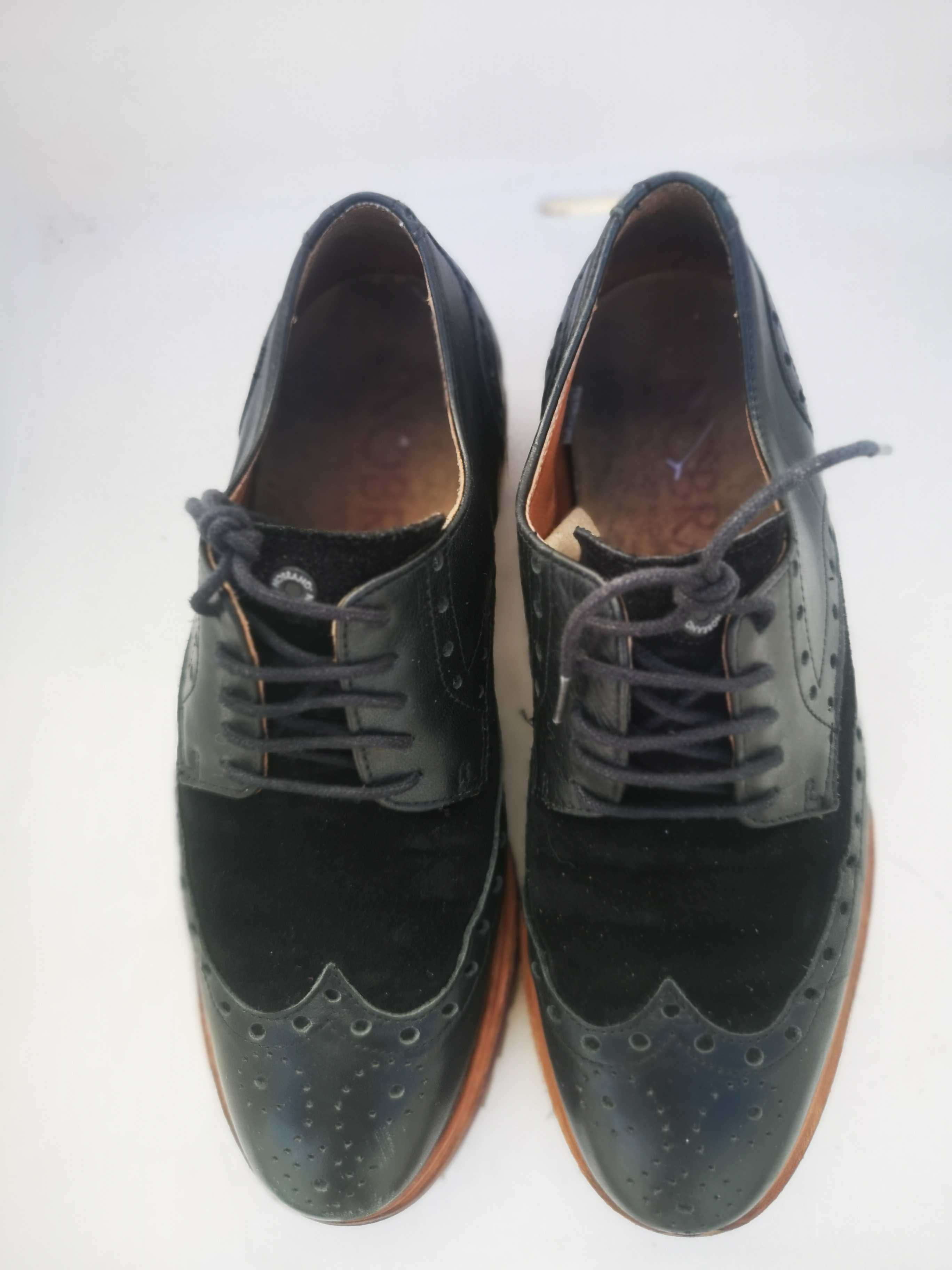 Sapatos Chelsea Oxford preto em pele verdadeira