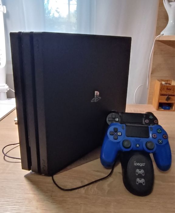 Продам свою PS 4 Pro 1 Tb