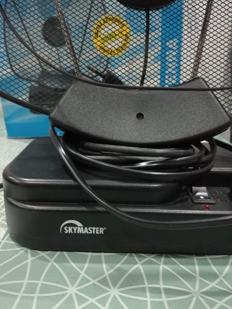 Antena TDT e rádio 12v/230v