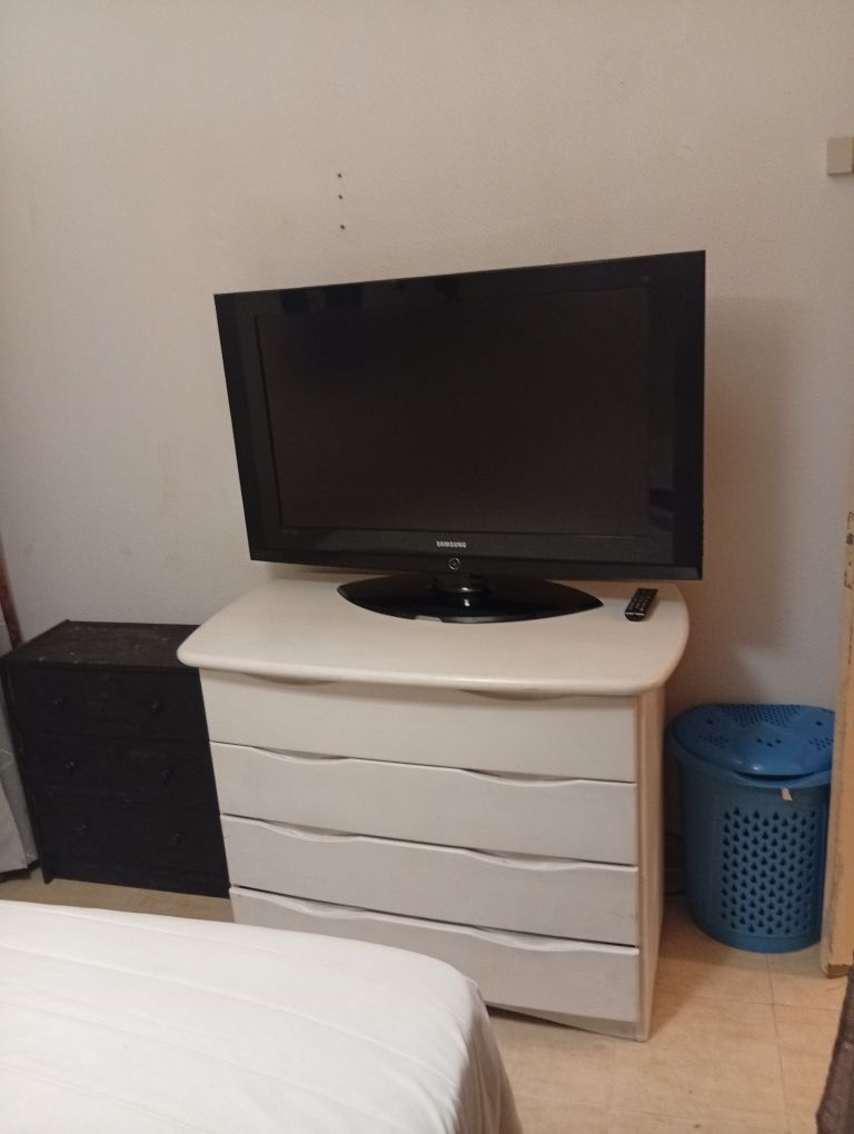 Alugo quarto na zona de Porto salvo Oeiras