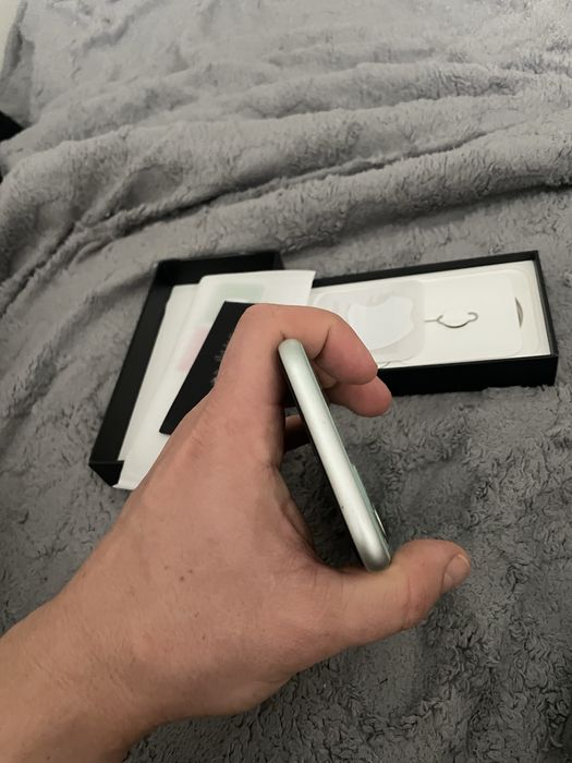 Iphone 11 128gb колір бомба