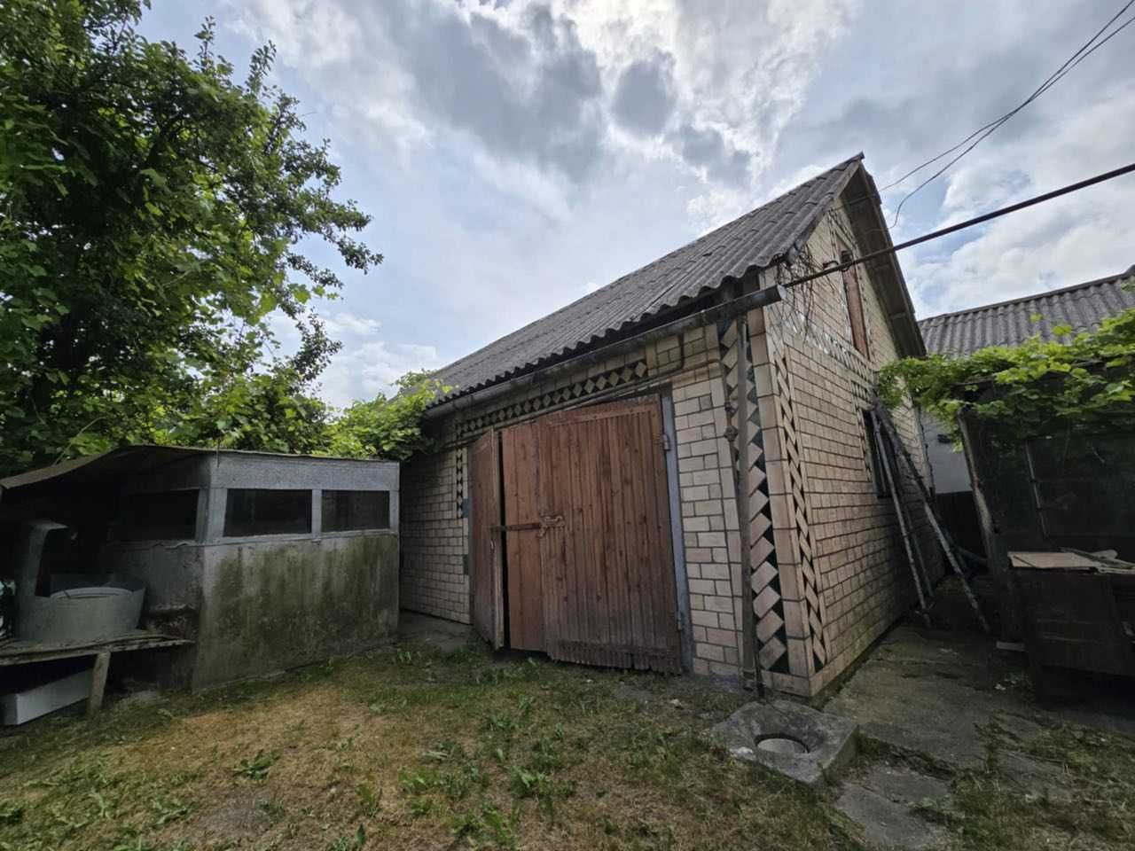 Продається готовий будинок із землею в м. Рогатин на вул. Роксолани,11