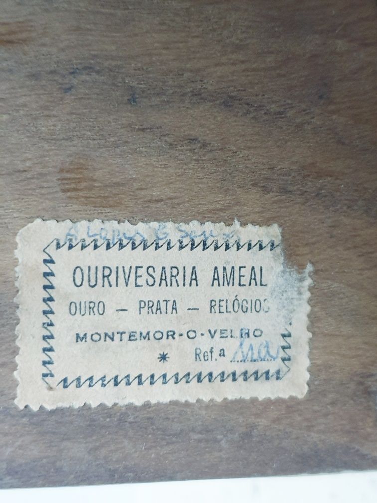 antigo guarda joias com moldura com aplicações em prata