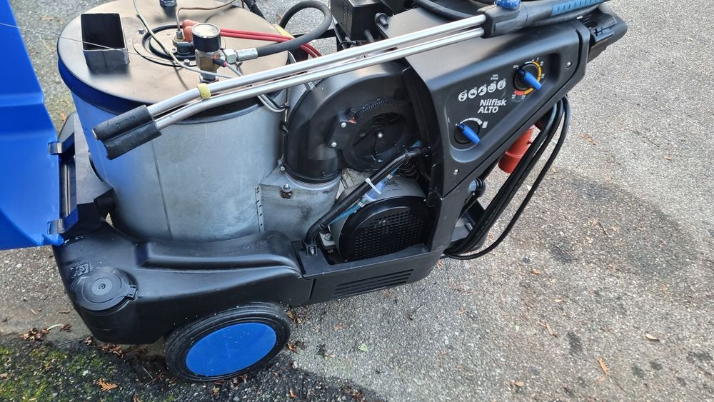 Мийка високого тиску 3 нагріванням води Nilfisk neptune 4