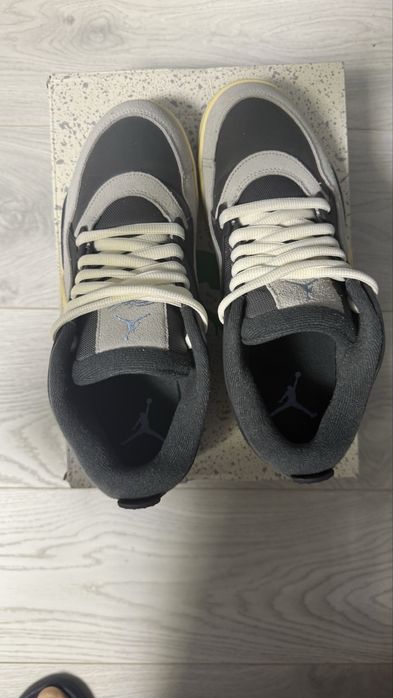Air Jordan 4 RM.