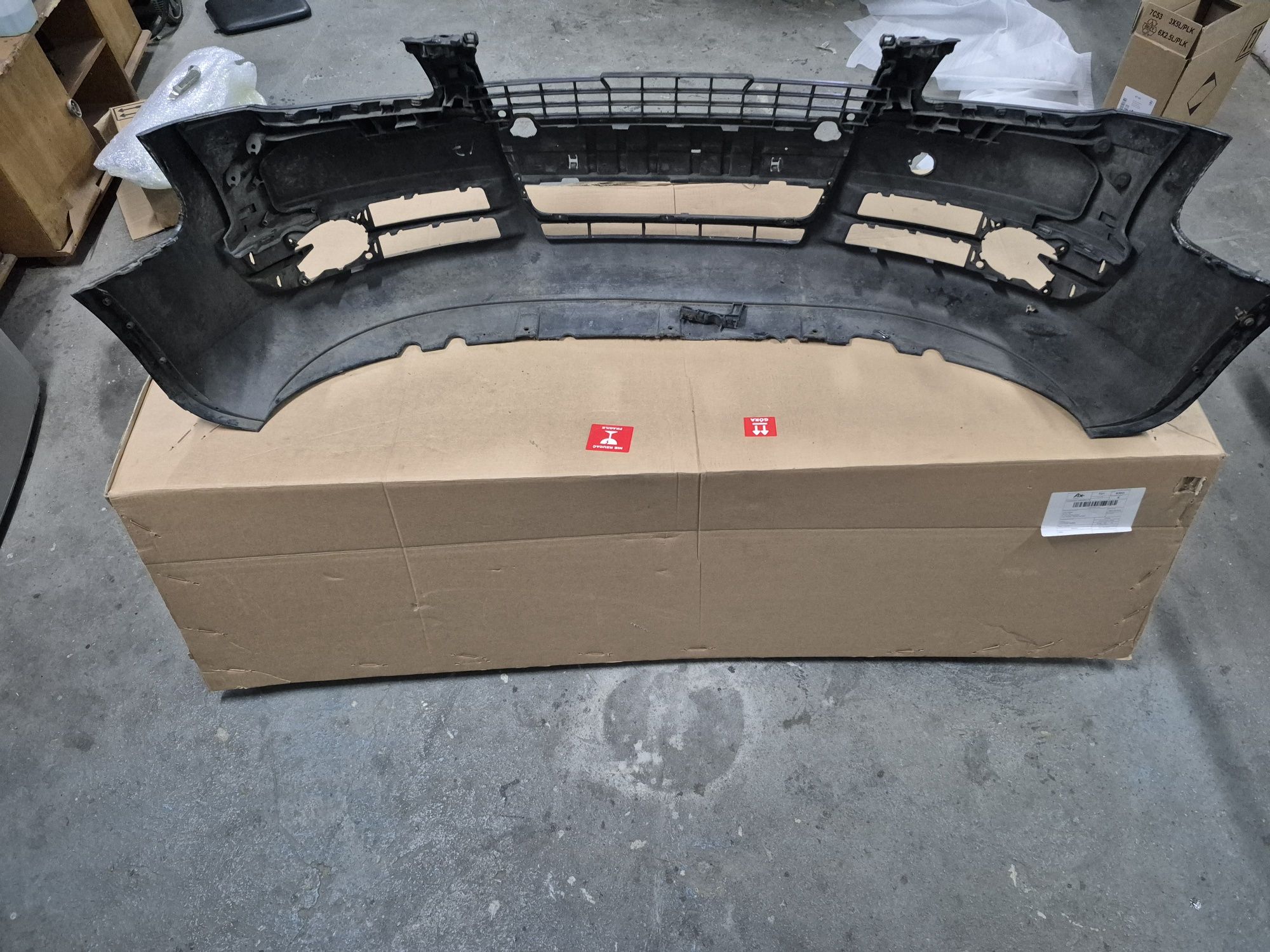 Zderzak przedni audi a4b7 LZ7L