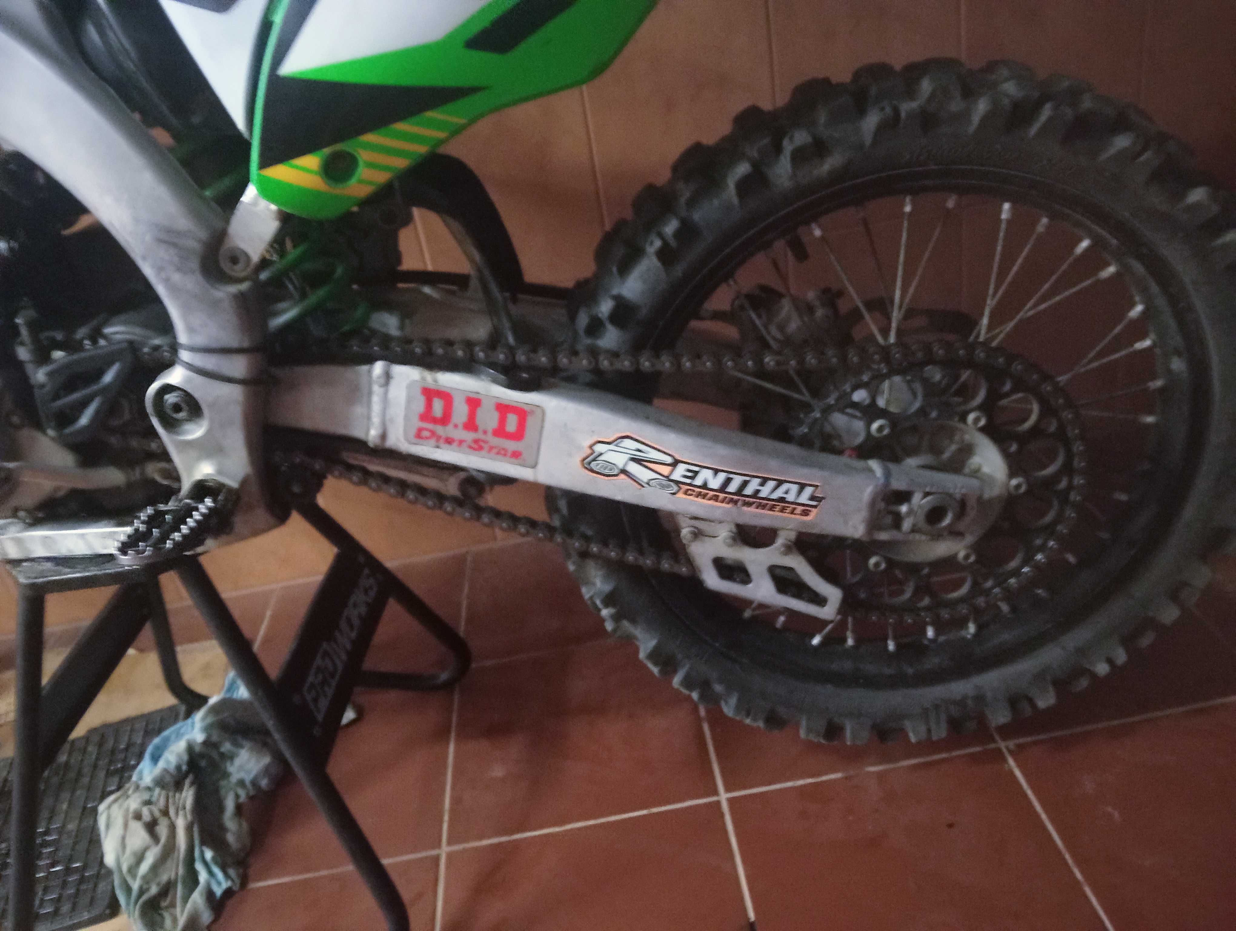 Kawasaki KX450F.