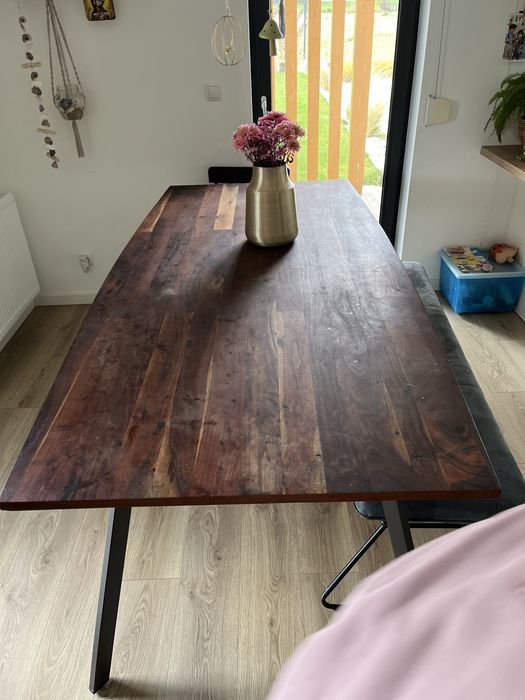 Stół do jadalni z drewna egzotycznego