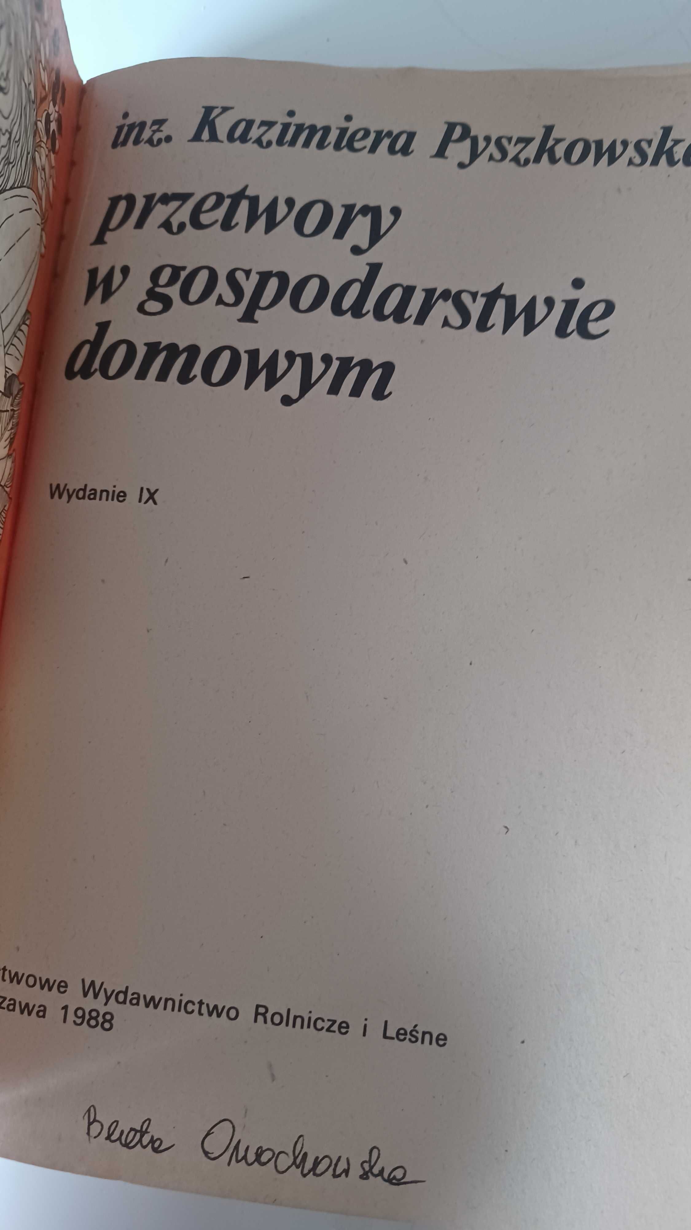 Książka "Przetwory w gospodarstwie domowym"