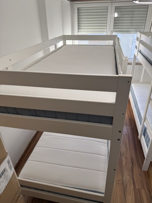 Beliche MYDAL IKEA com colchões