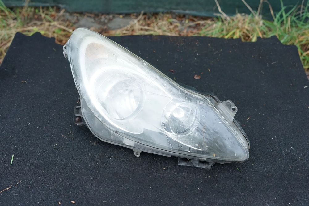 Lampa przód przednia prawa Opel Corsa D 13217456 Anglik