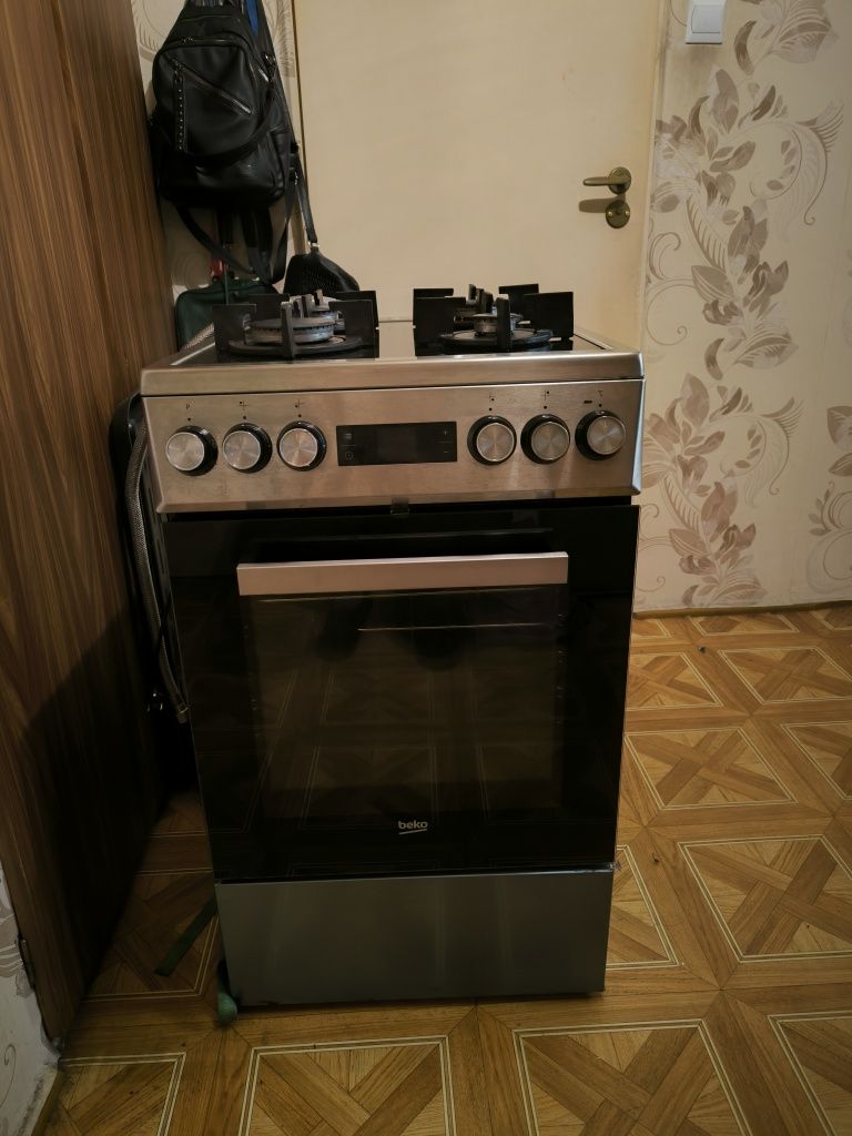 Kuchenka Beco FSMT55330DXDS .Rożen