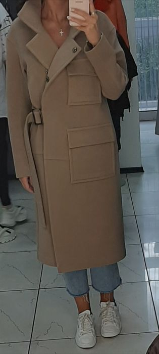 Бежевое кашемировое пальто