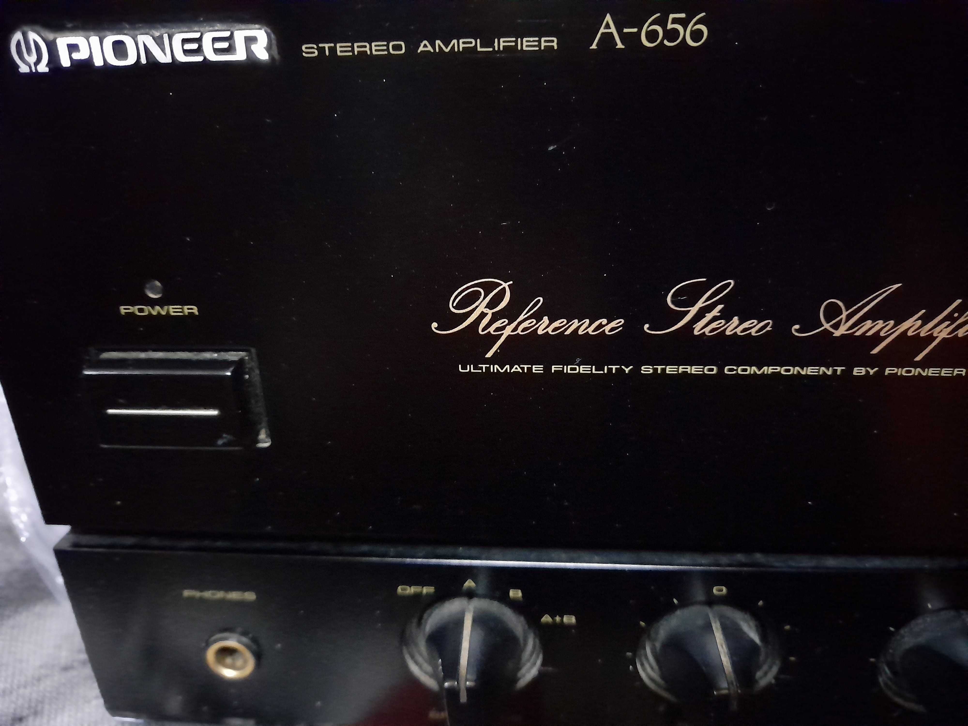 Amplificador de referência Pioneer A-656. Design Estilo 1989. 1990