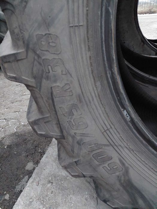 600/65R38 Alliance J1556