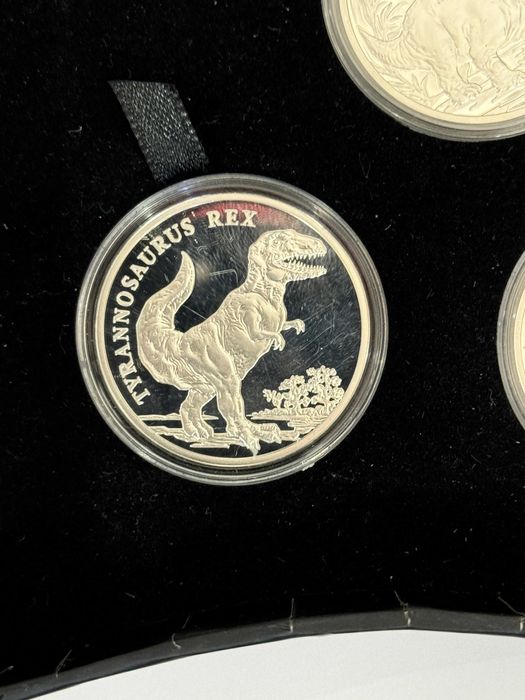 8szt DINOSAURIA srebro 925 srebrne numizmaty Dinozaury NA PREZENT