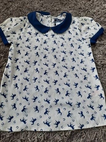 Piękna bluzeczka koszulowa dla dziewczynki z printem koni.