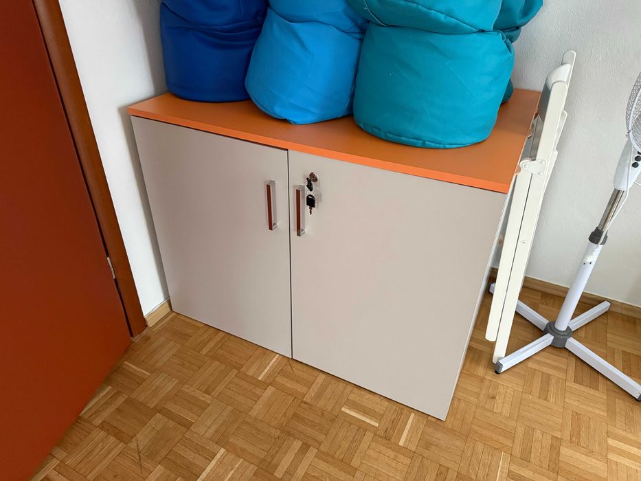 lada recepcyjna + 2 pomocniki i szafka