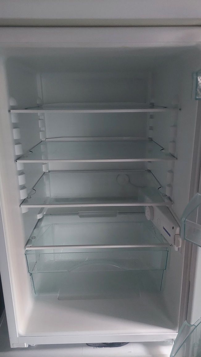 Sprzedam lodówkę sprawna
