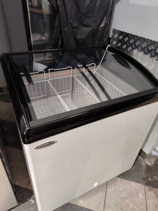 Комплект кав'ярні кондитерська вітрина з холодильником та морозилкою