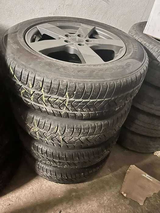 Felgi aluminiowe Dezent 215/65/17 z oponami zimowymi 5x112