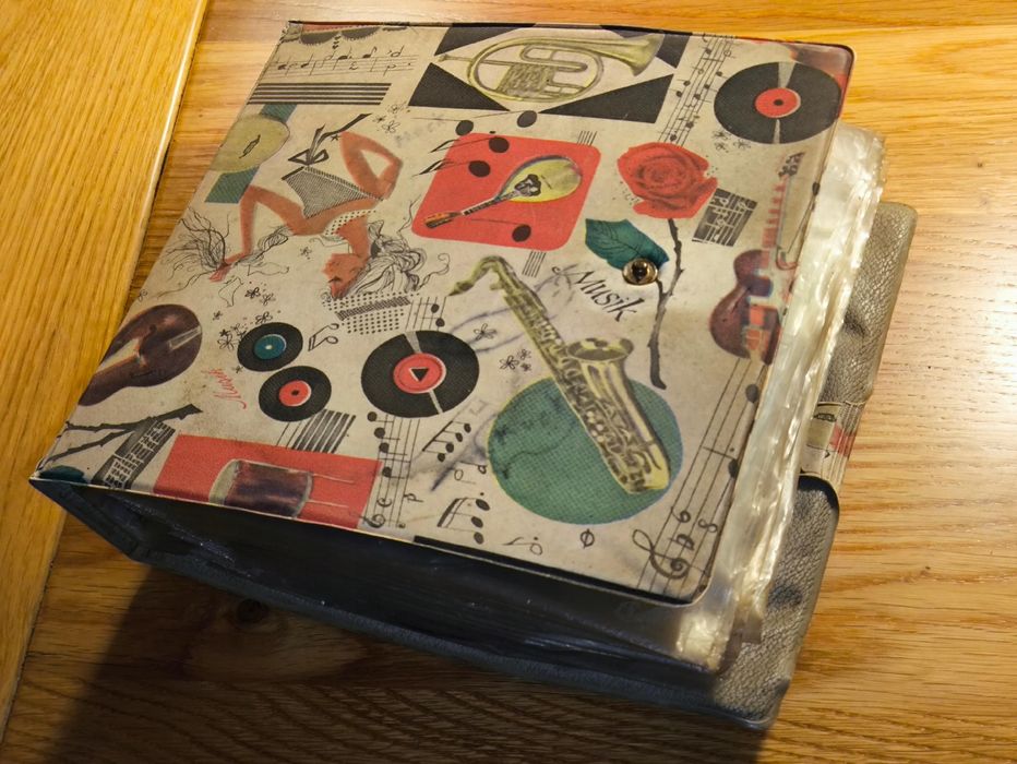 Kolekcja 24 winyli 7-calowych (single 45 RPM) z lat 60./70.  vintage