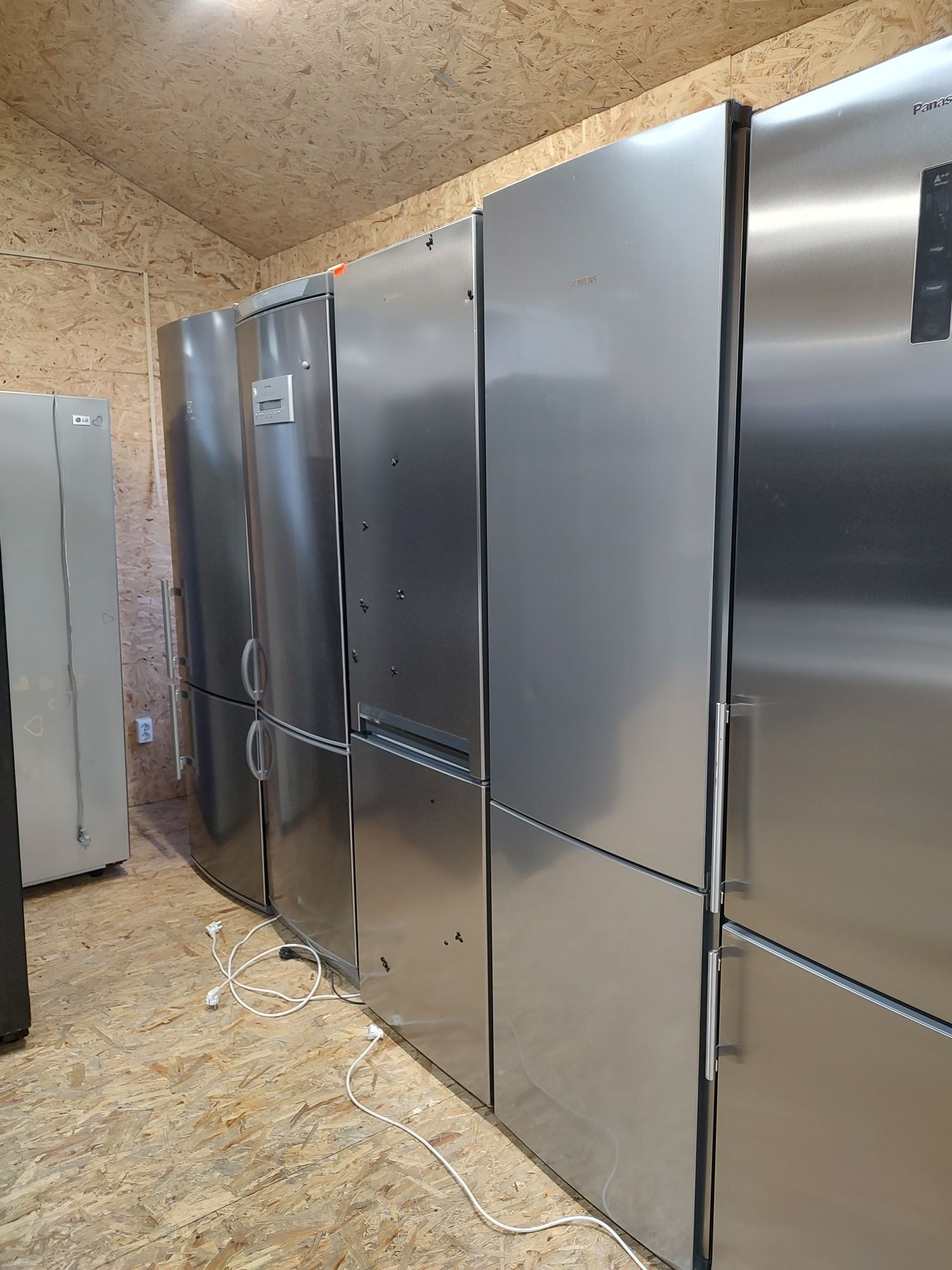 NoFrost Холодильник фірми Siemens, висотою 2м, з Німеччини