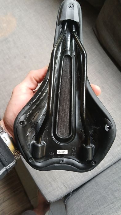 Vendo um selim de bicicleta