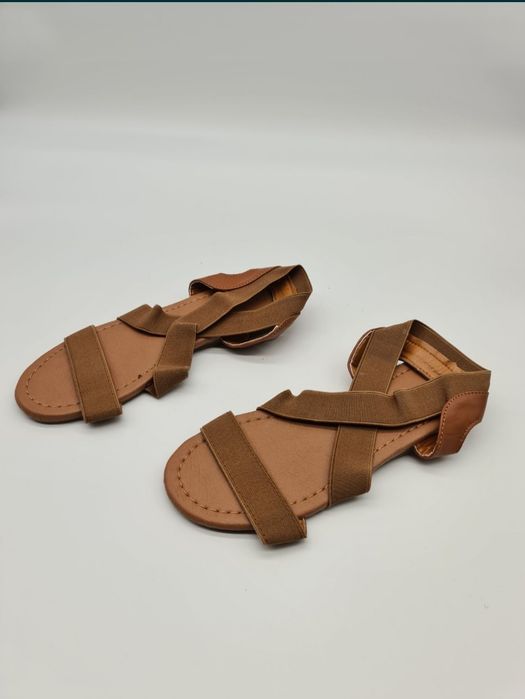 Sandálias de senhora novas