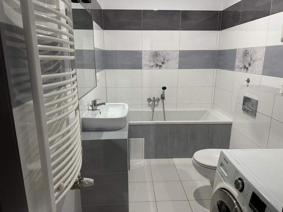 Wynajmę mieszkanie M-6 oś. Władysława 4 pokoje