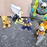 Fisher Price do zamku ludziki ,smoki,robot