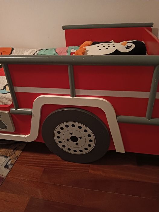 Cama carro de bombeiros para crianças