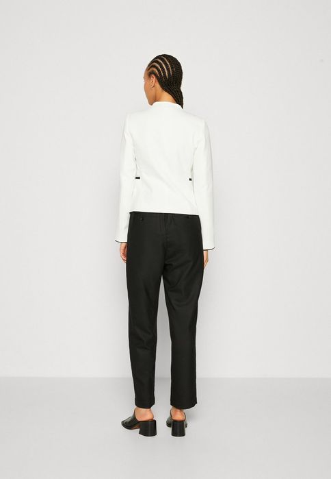 Żakiet biały slim fit Anna Field M